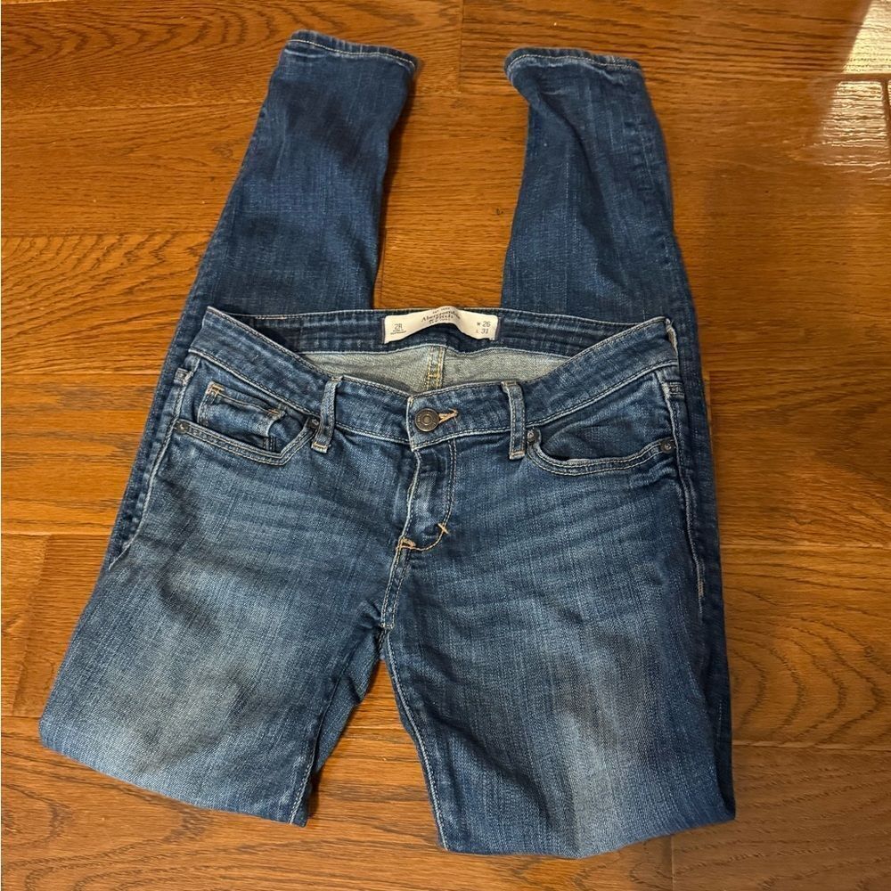 VTG. Abercrombie & Fitch Women's Dark Blue Skinny Jeans size 2 or 26